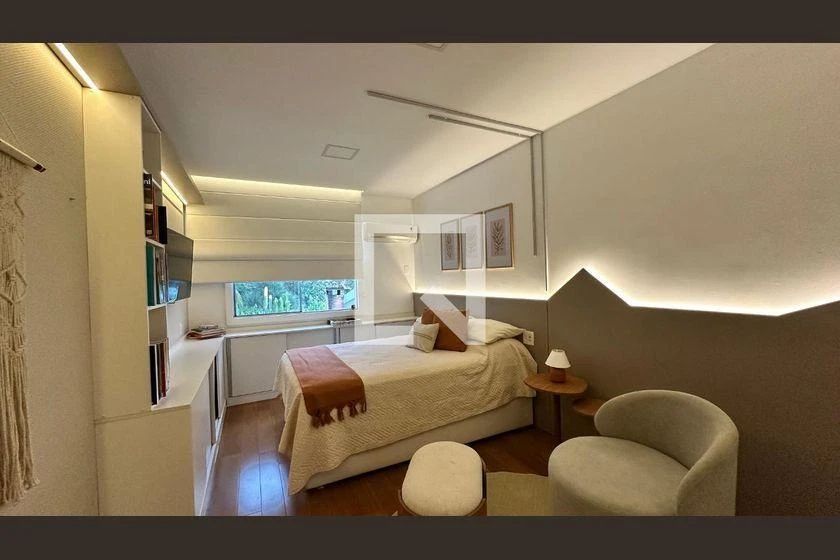 5-bedroom house with a home office — photo 9