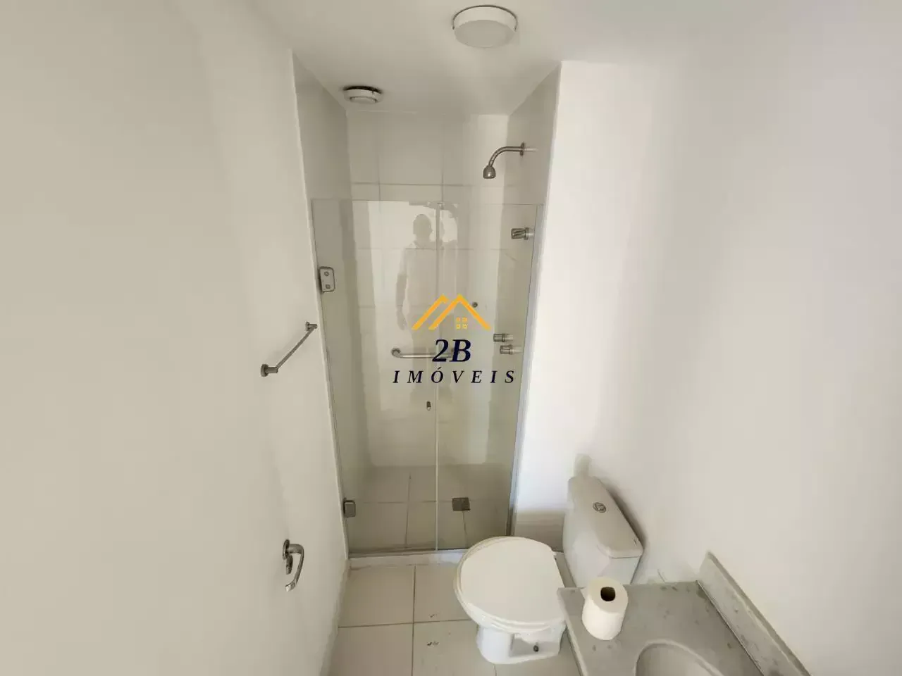Unfurnished apartment with 3 bedrooms and 2 bathrooms — photo 19