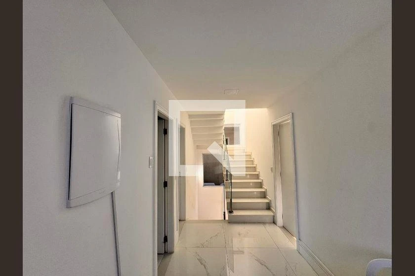 Casa para alugar com 6 quartos e 297 m², cozinha integrada — photo 2