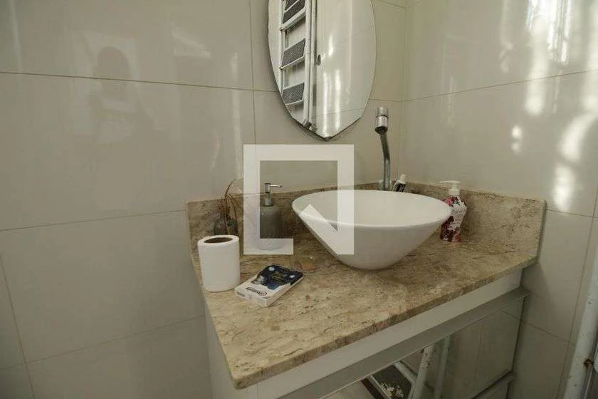 Casa de 381 m² com 7 quartos, 4 banheiros e jardim — photo 8