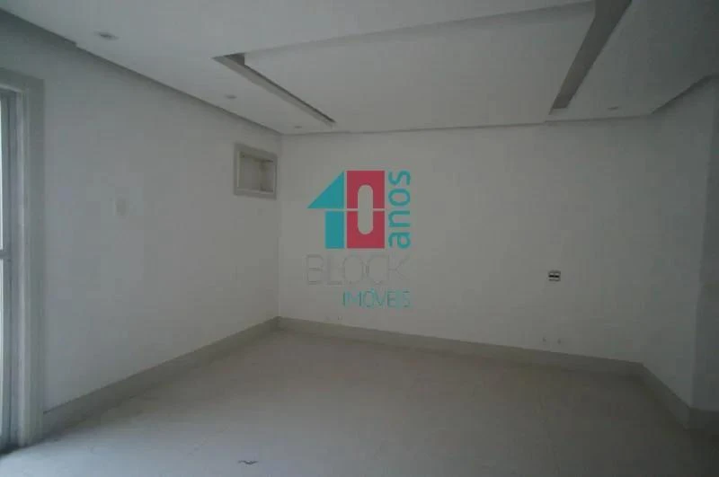 Ванна та 4 спальні: будинок 980 м² — photo 5