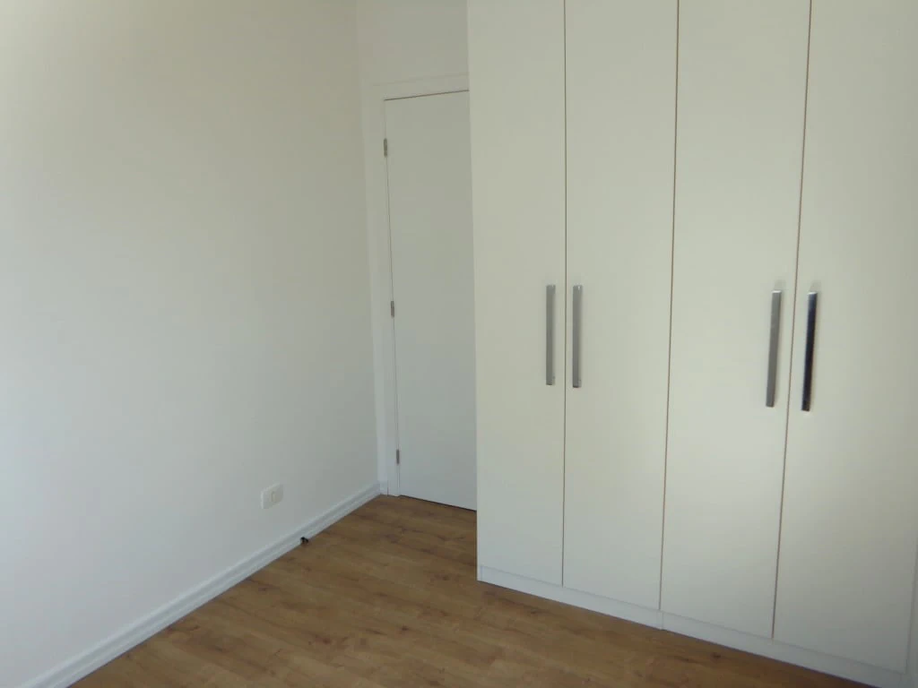 2-bedroom apartment with wood or laminate floors in Curitiba — photo 5