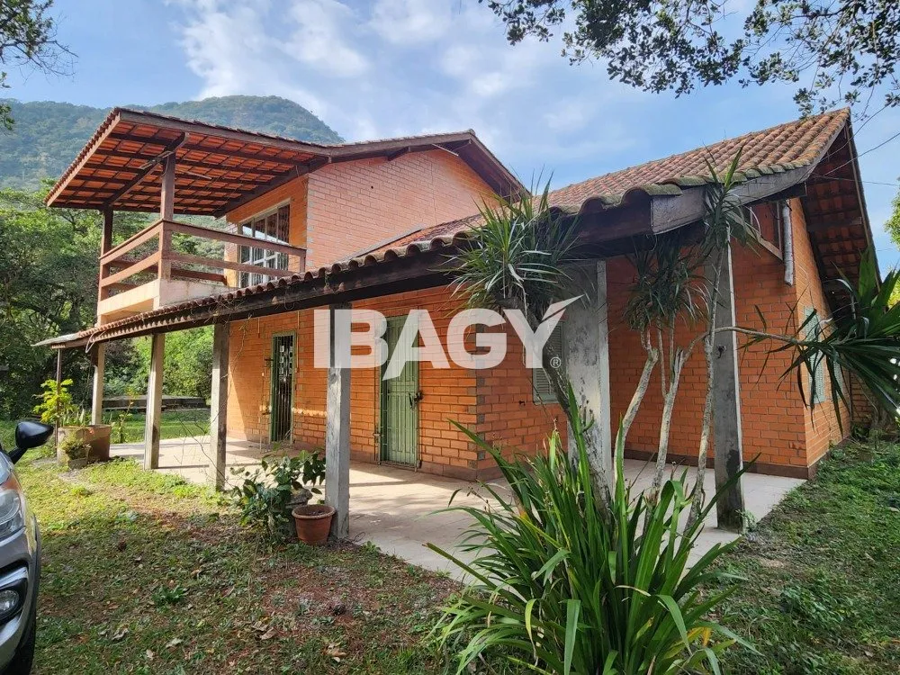 4-bedroom house with a mountain view — photo 36
