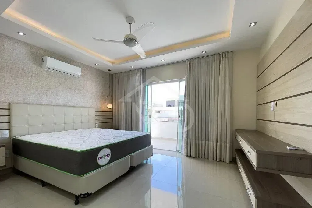 House with 4 bedrooms and an open-plan gas kitchen — photo 5