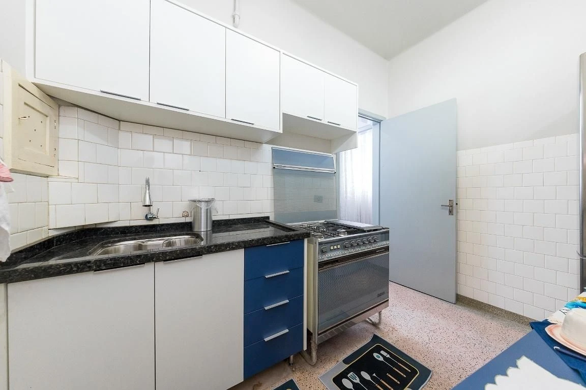 Furnished apartment, 97 m², with a bathtub — photo 39