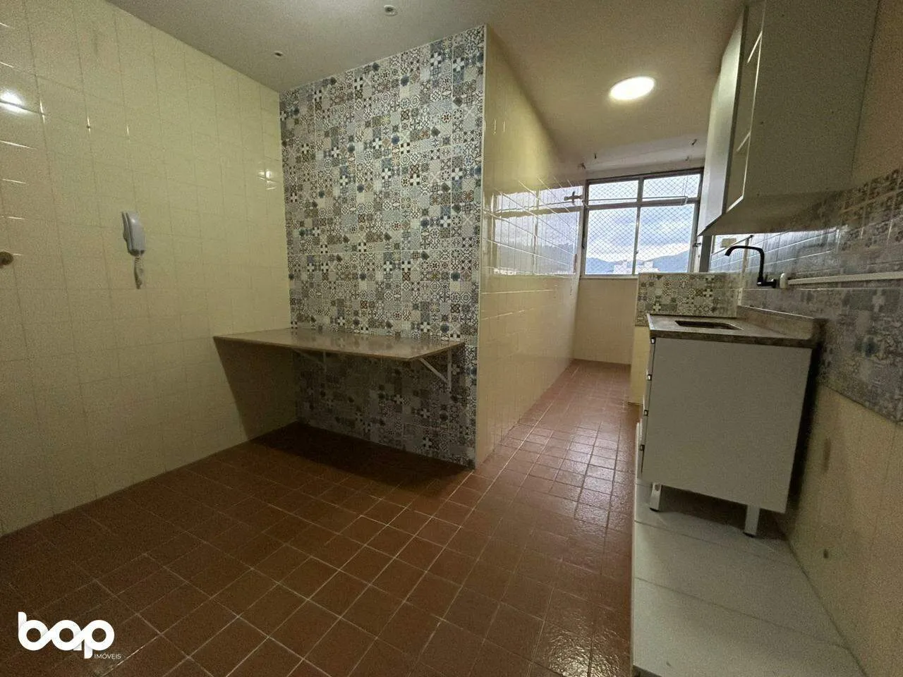 Apartment with a fitted kitchen and a balcony — photo 2