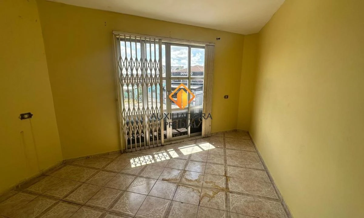 Balcony with a grill in a 4-bedroom house, 190 m² — photo 13