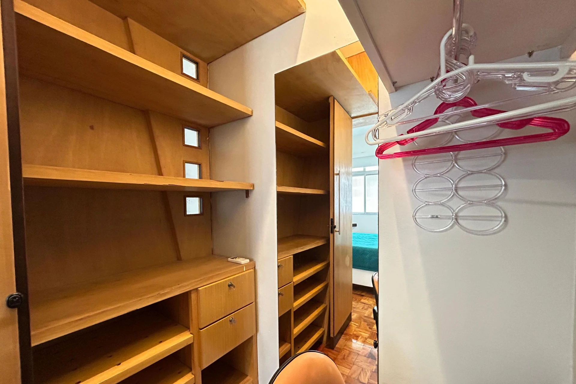Furnished apartment, 86 m², with a walk-in closet — photo 32
