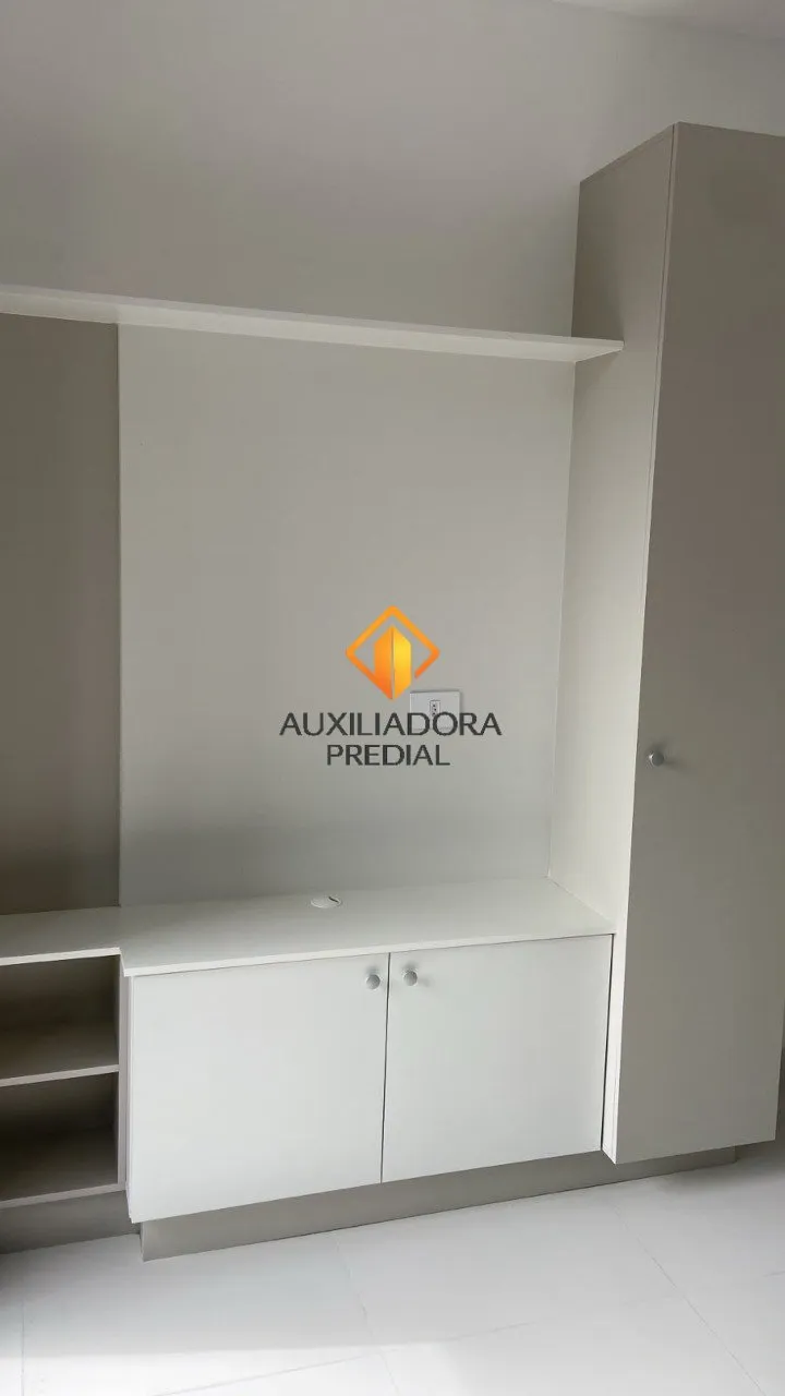 Apartamento semi mobiliado com 2 quartos e varanda — photo 6