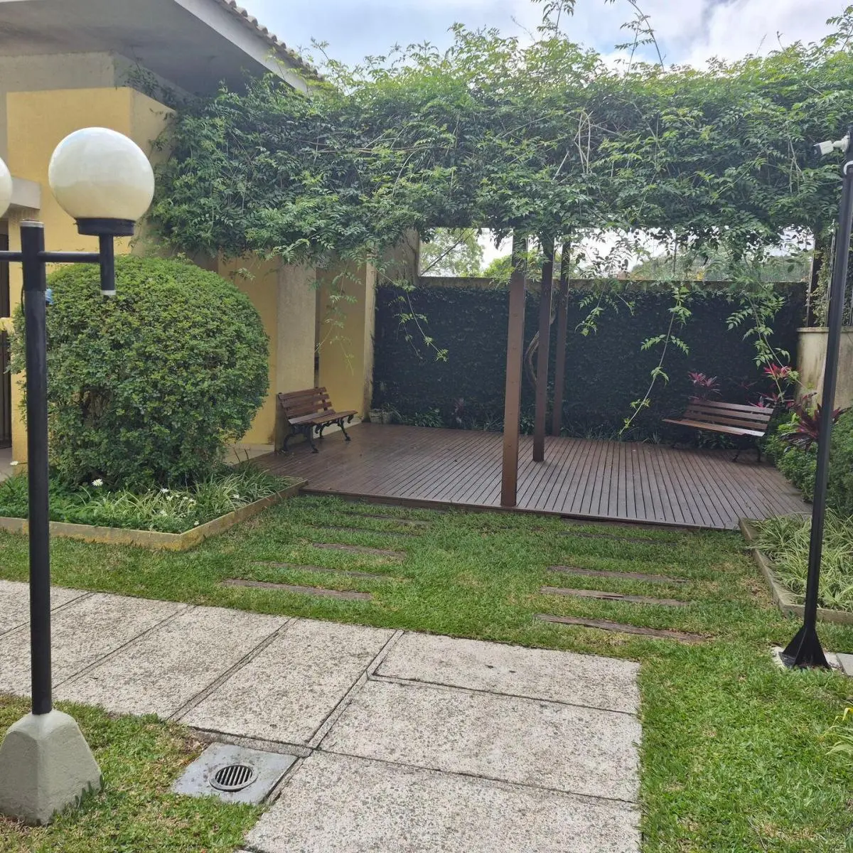 Furnished 3-bedroom apartment with covered parking — photo 30