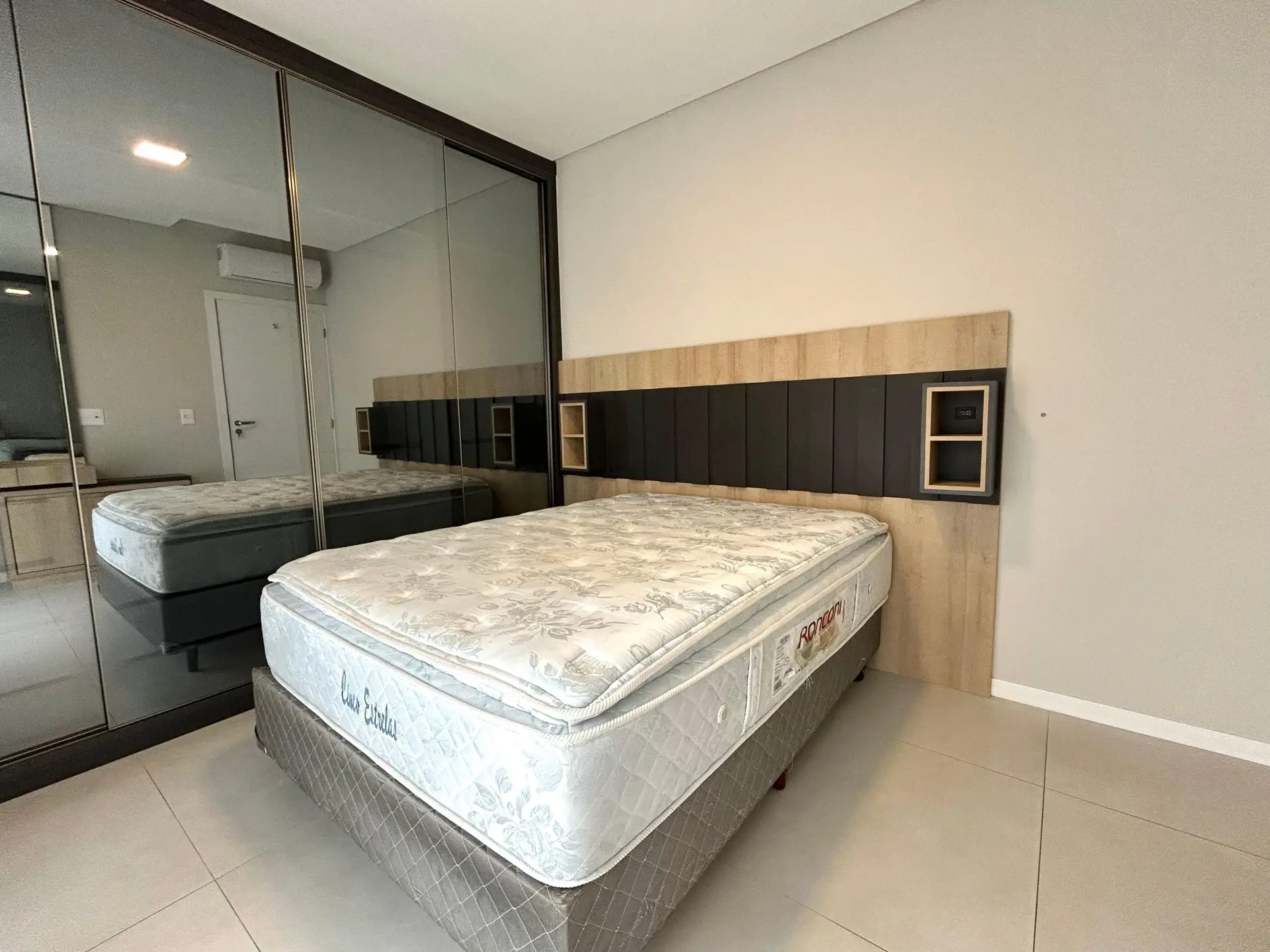 One-bedroom apartment in a building with a pool — photo 14
