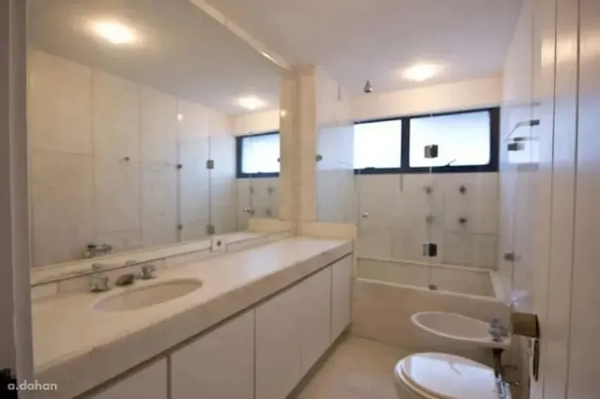 Apartment with 4 bedrooms, 5 bathrooms and 380 m² plus balcony — photo 18