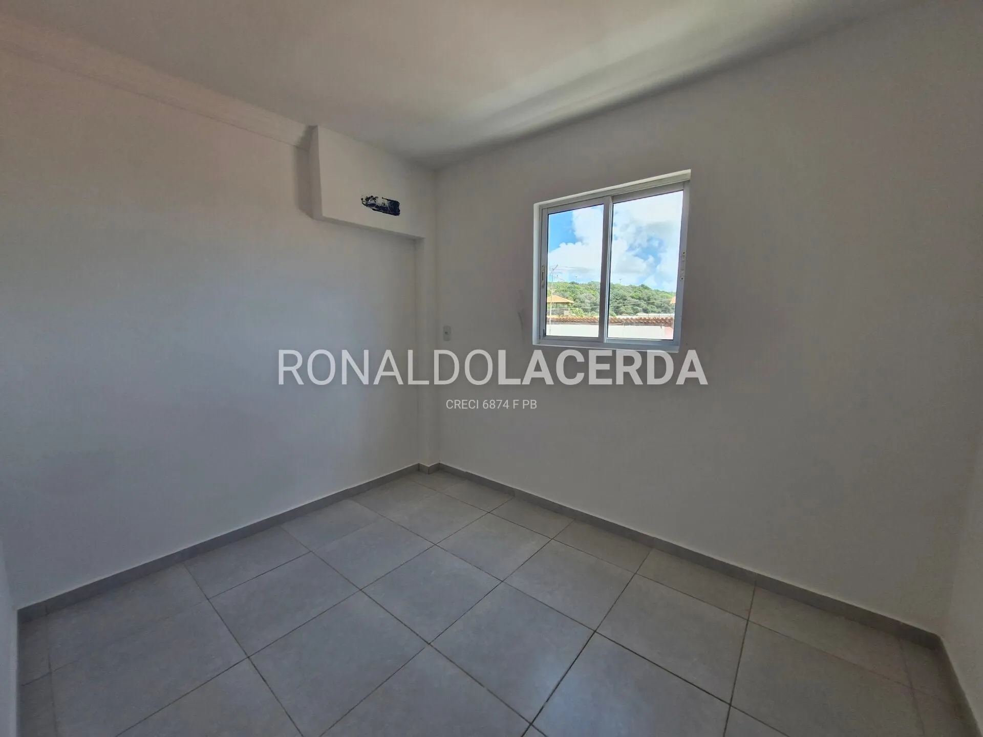 61 m² apartment with 2 bedrooms and a balcony — photo 3