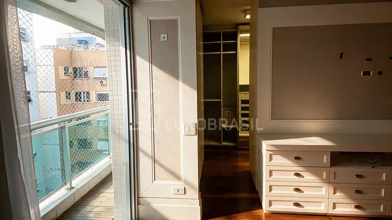 2-bedroom apartment in a building with a gym — photo 6
