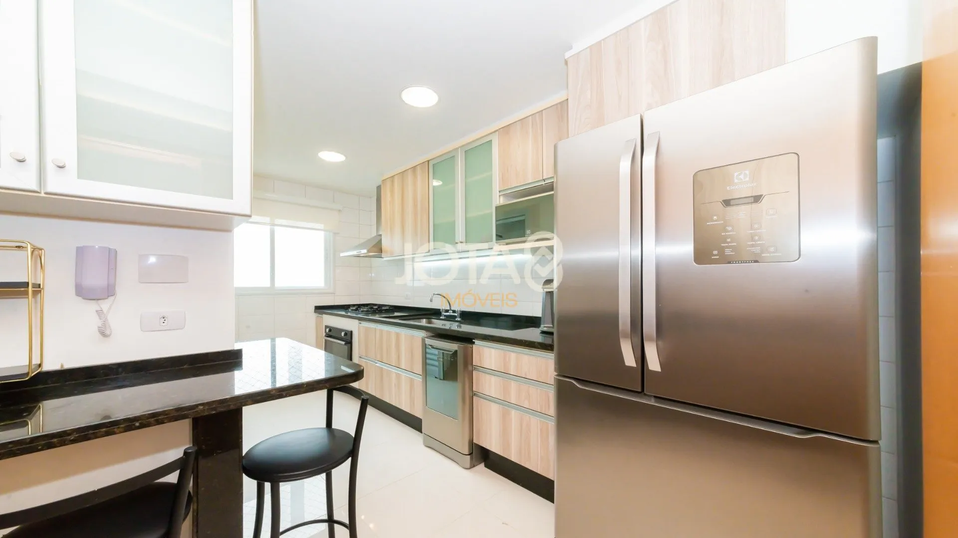 3-bedroom apartment in a building with a gym — photo 34