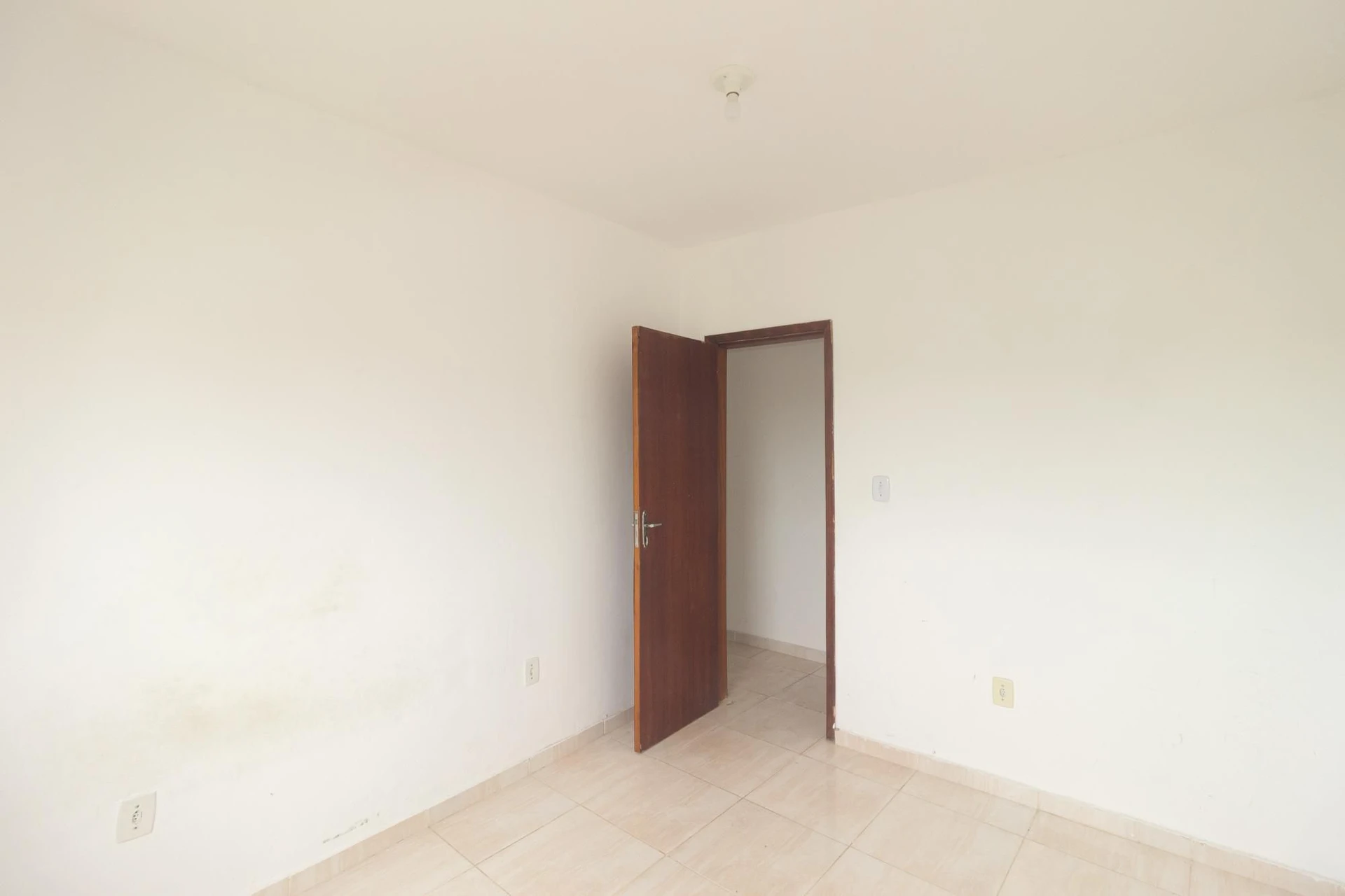 Unfurnished 2-bedroom apartment with 1 bathroom and pets — photo 28