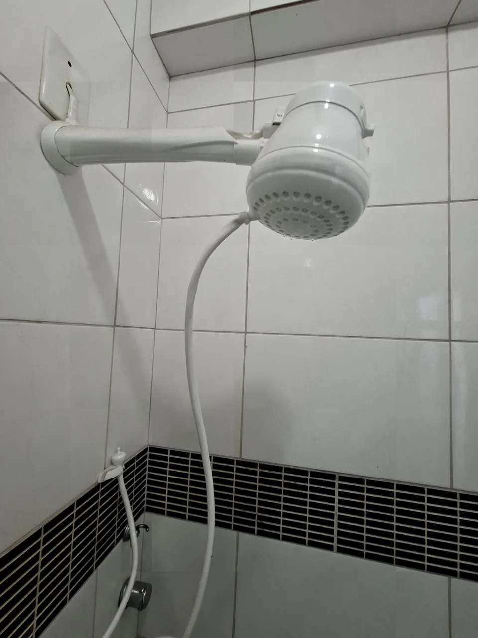 Apartment with a glass-enclosed shower and 1 bedroom — photo 11