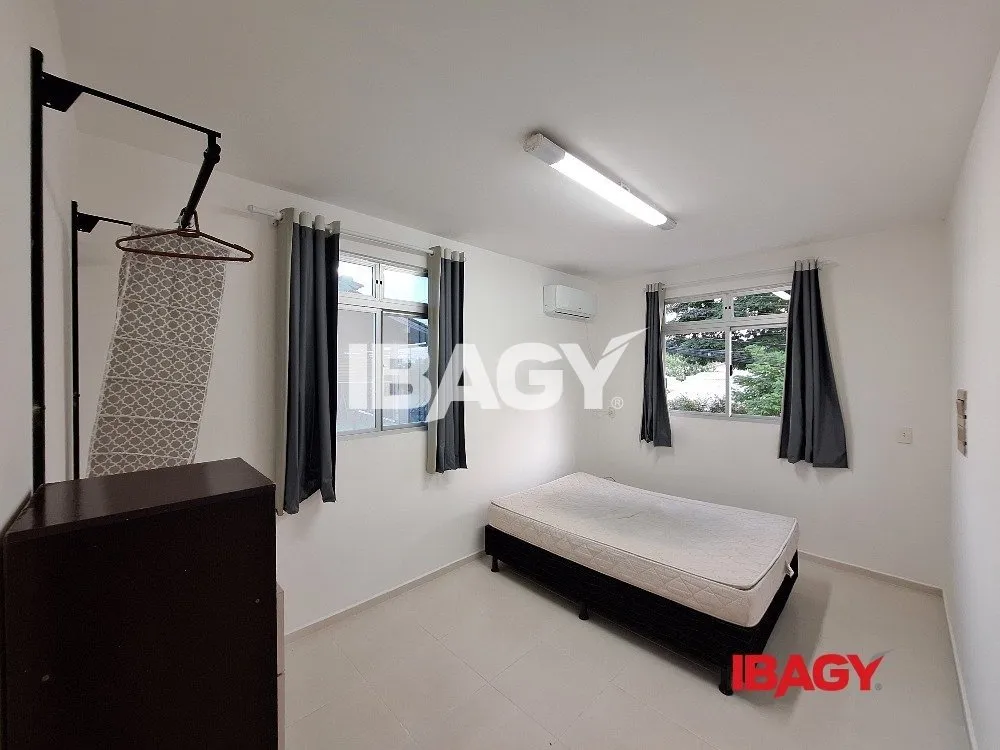 2-bedroom apartment with a washing machine in Florianópolis — photo 8