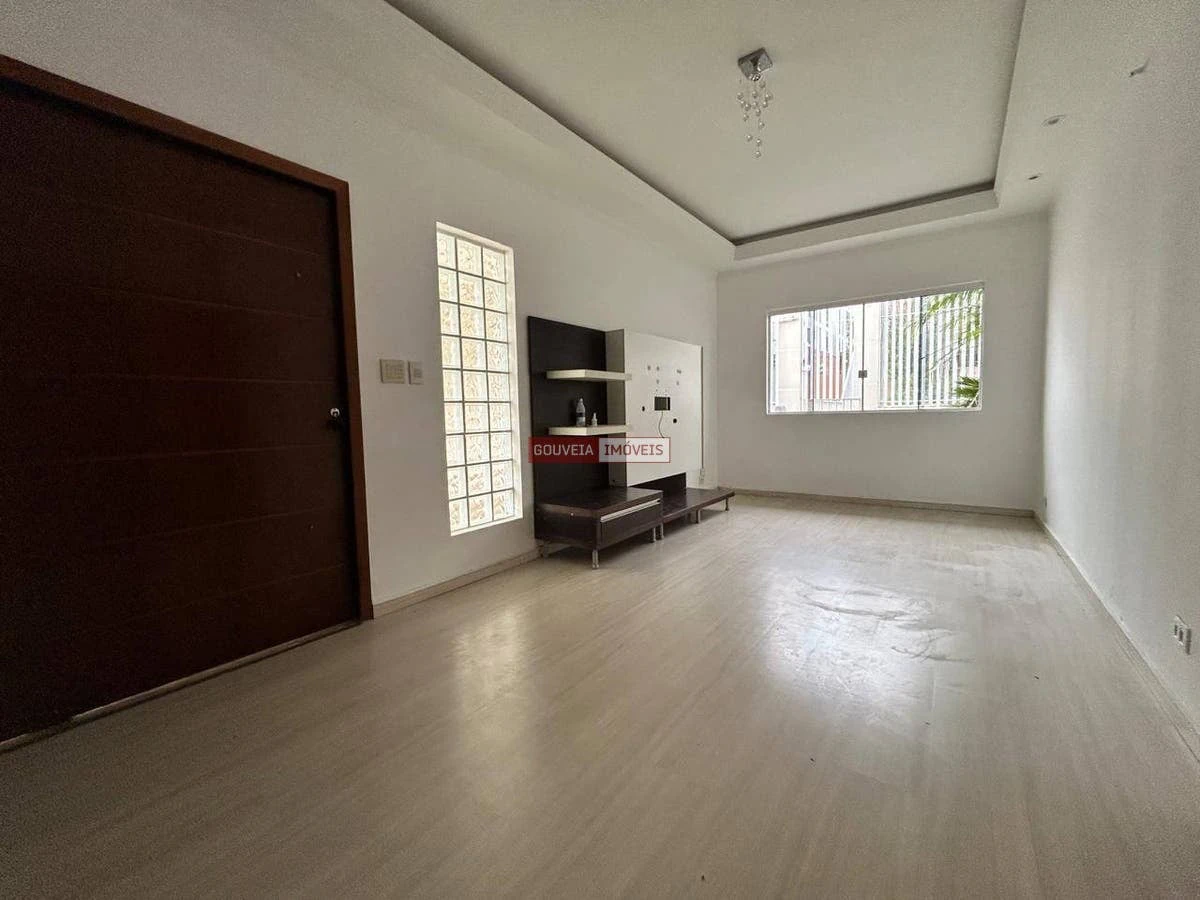 3-bedroom house with a bathtub in Curitiba — photo 6