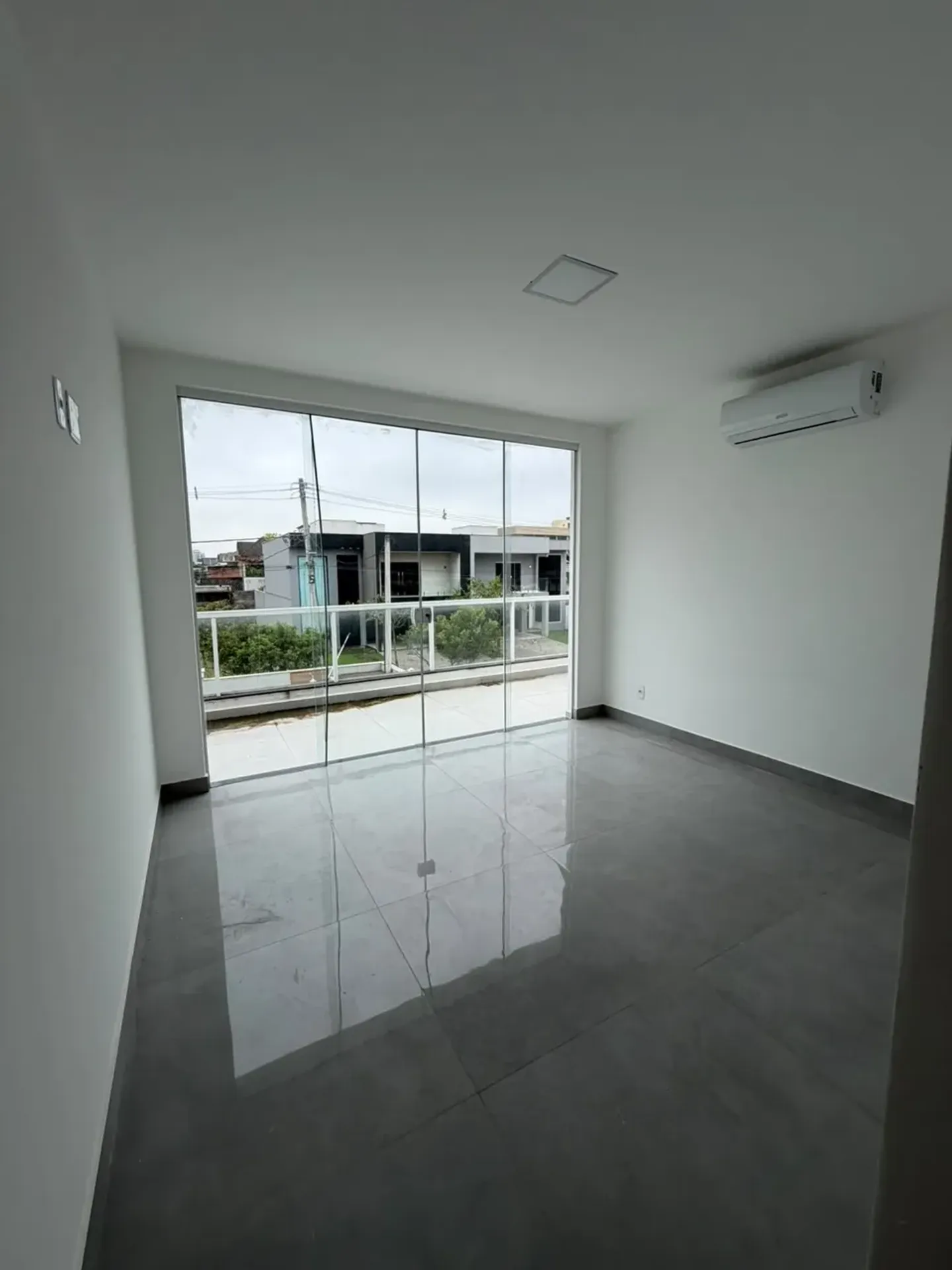 House, 300 m², with a walk-in closet — photo 9