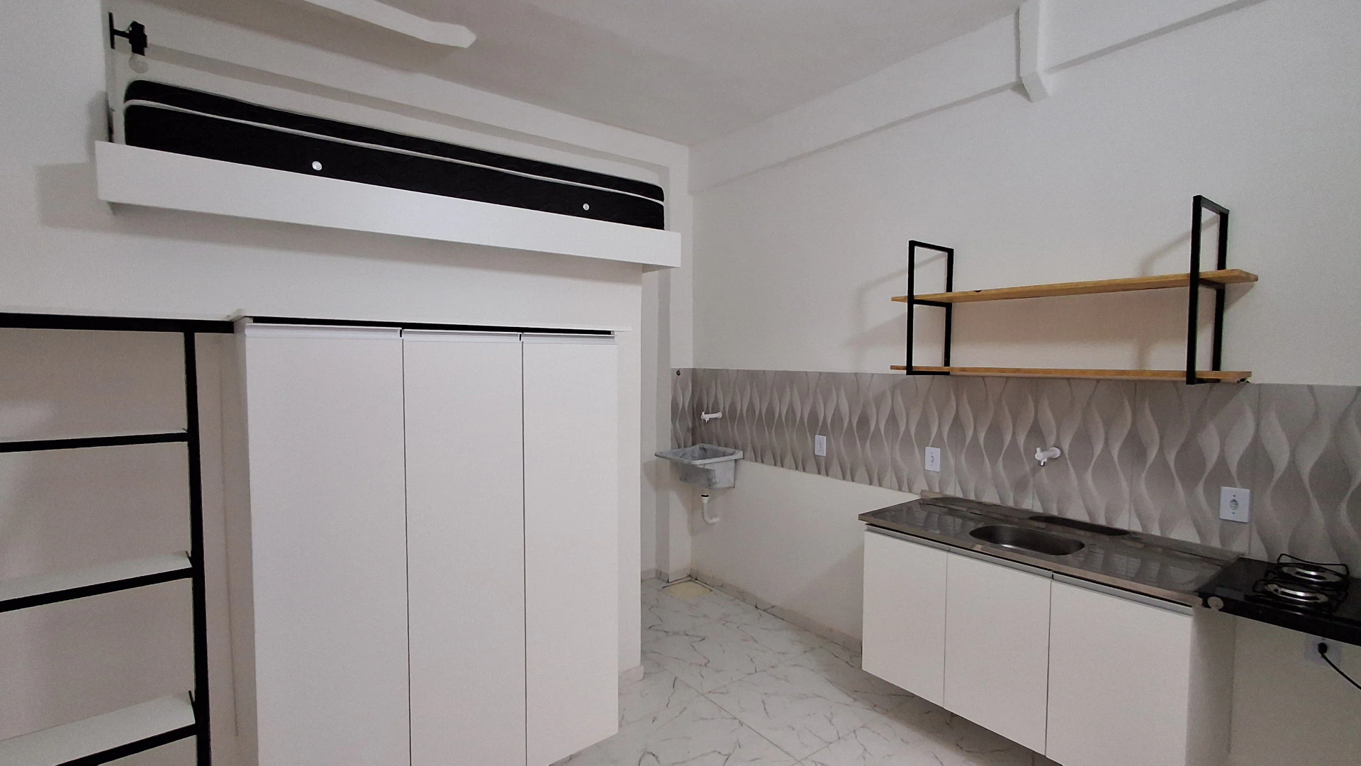 Studio-style kitnet with 1 bedroom and 1 bath — photo 2