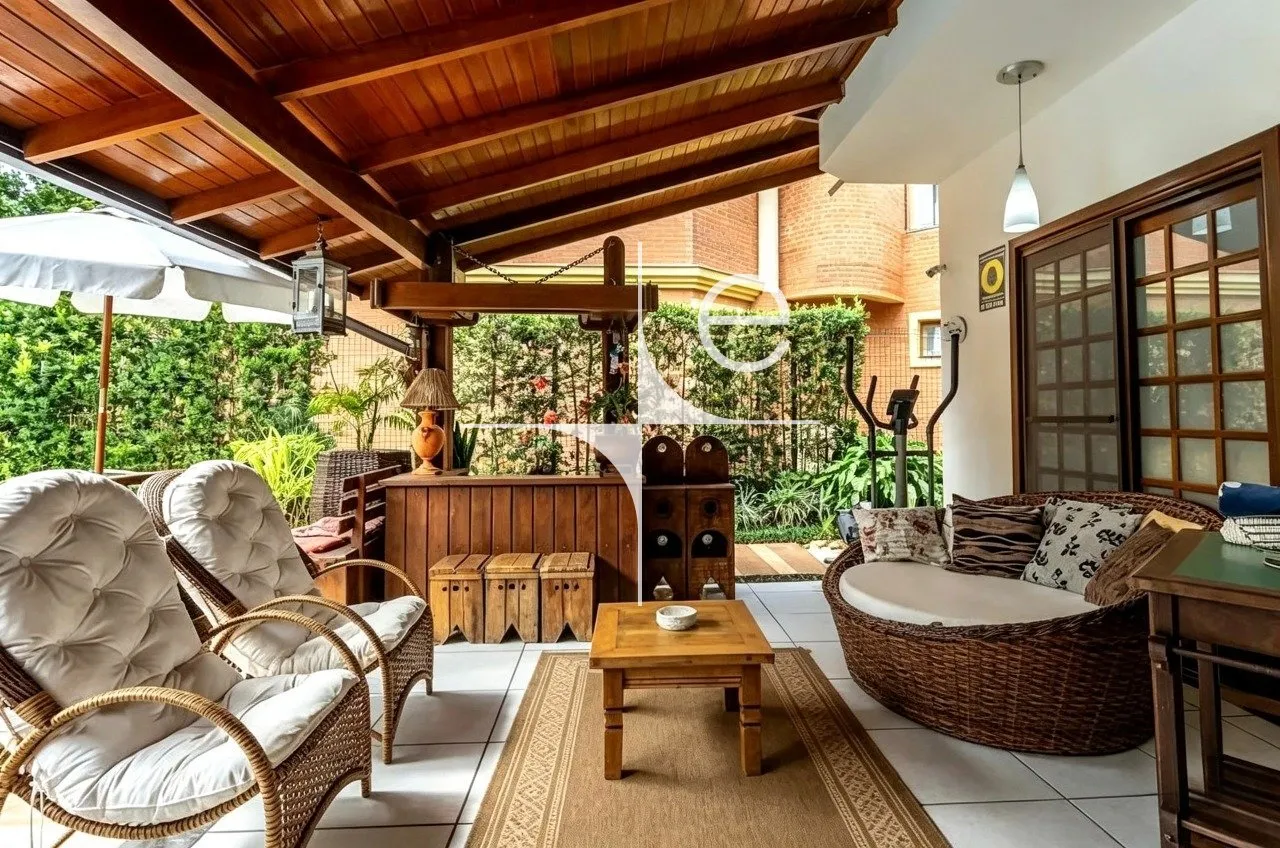Furnished house with 5 en-suite bedrooms and shared pool — photo 10