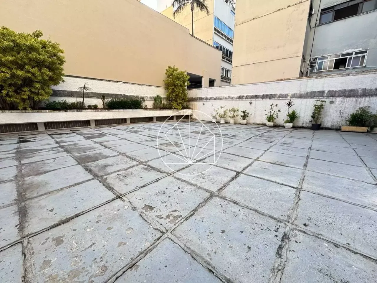 Apartamento de 3 quartos com cozinha fechada e 210 m² — photo 22