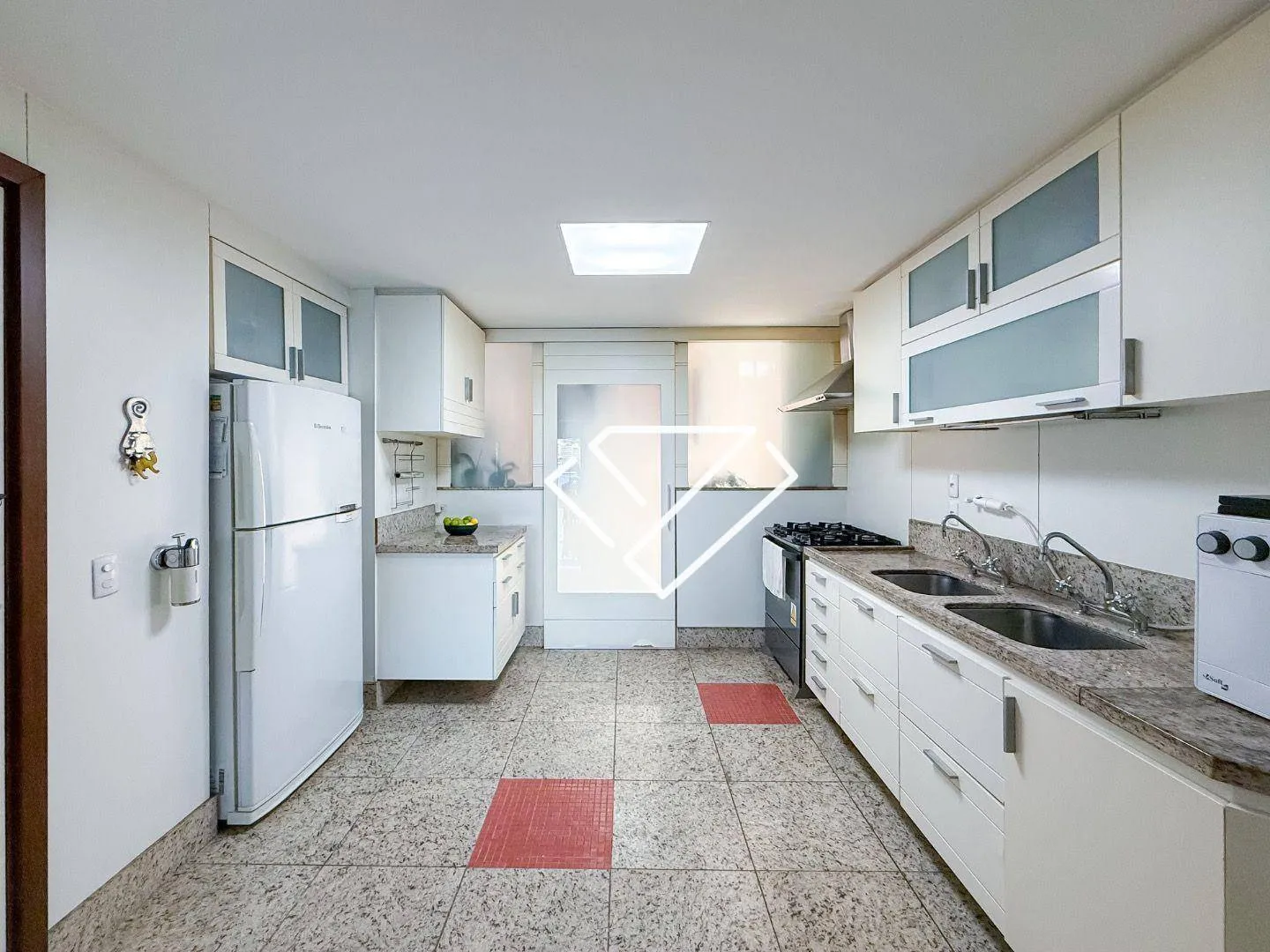 Furnished apartment with 4 en-suites and 258 m² — photo 21