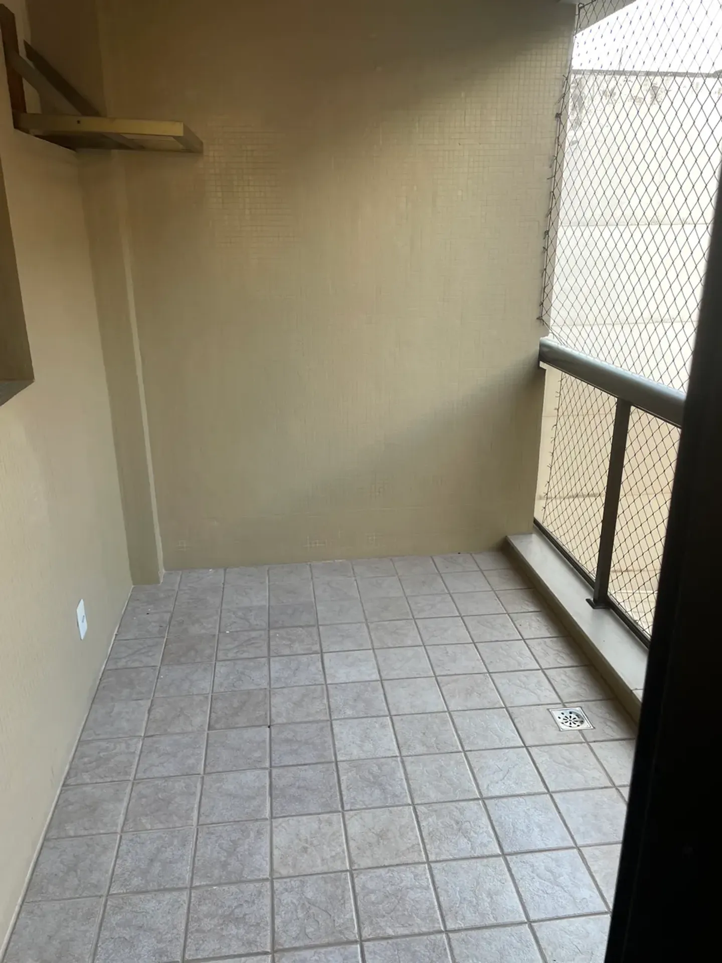 3-bedroom apartment in a building with a pool — photo 11