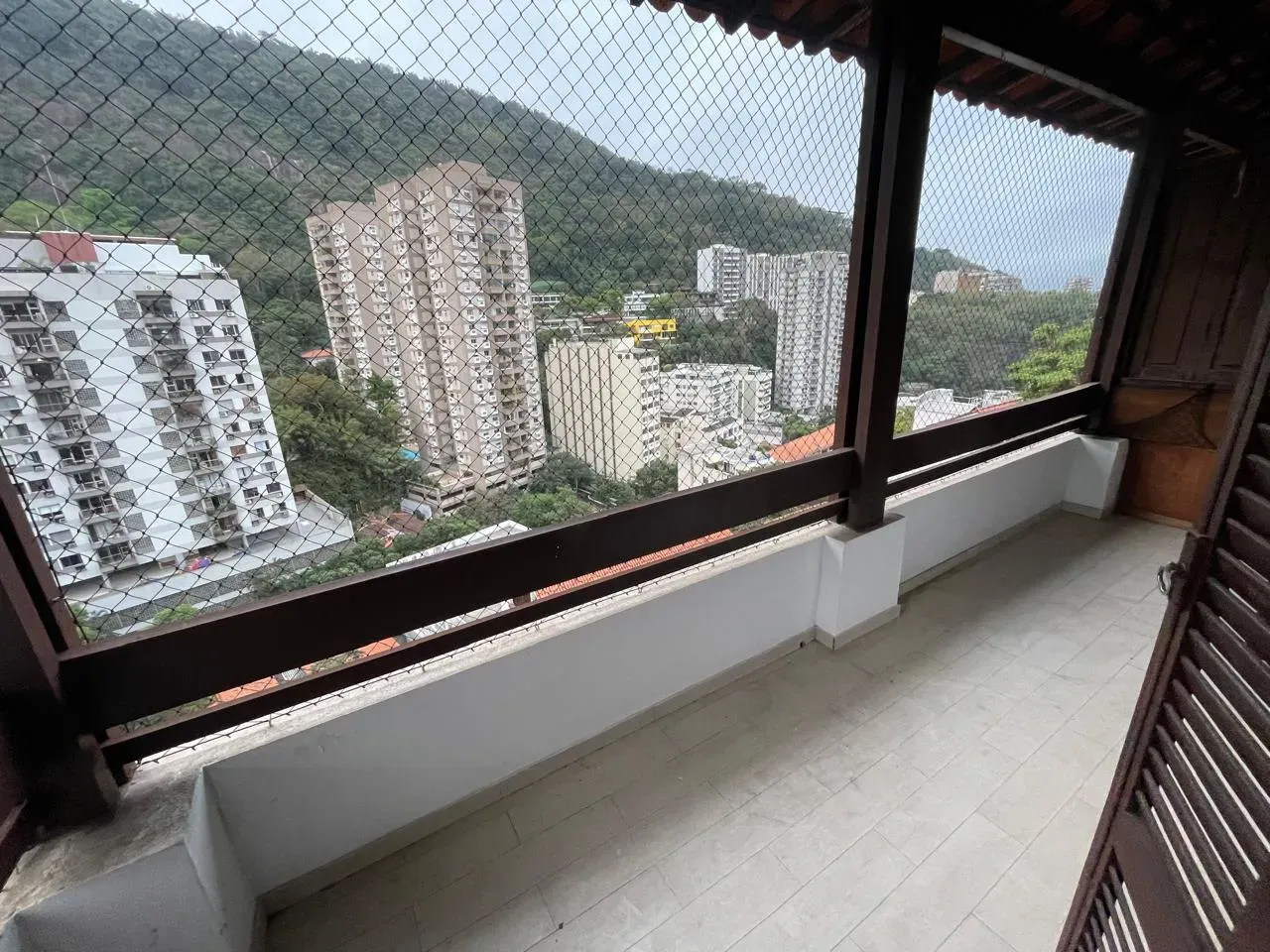 Casa triplex com 4 quartos, 2 banheiros e vaga — photo 23
