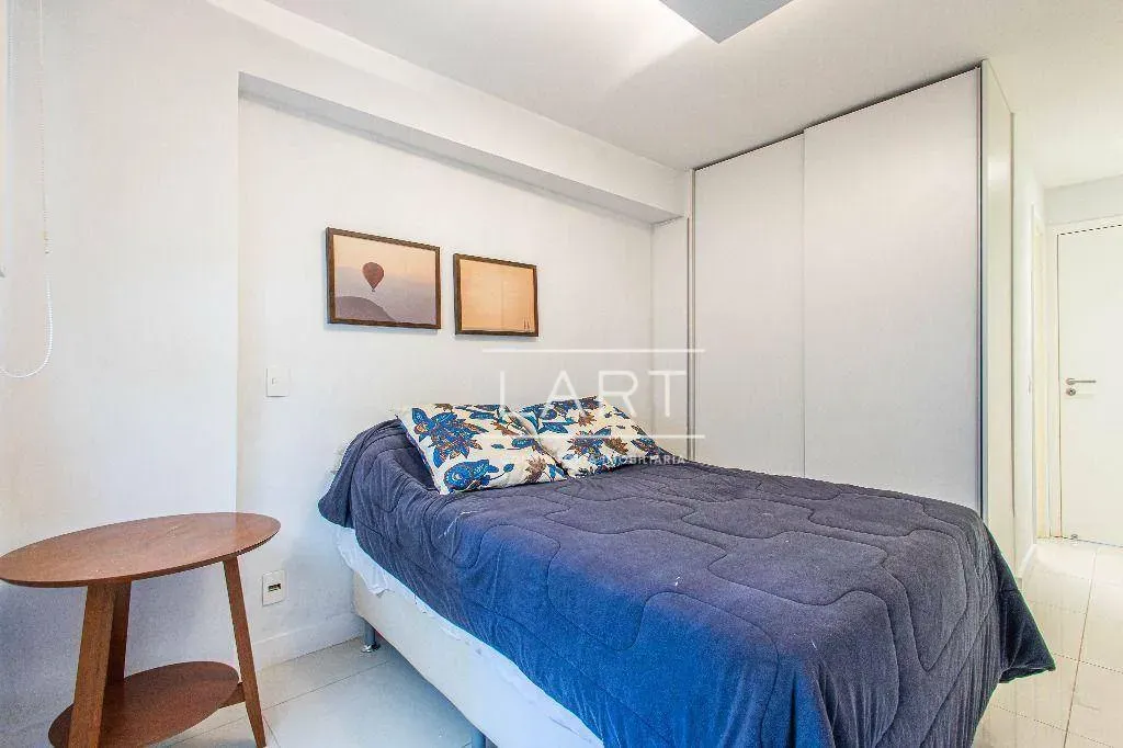 Apartamento com 2 dormitórios e varanda de vidro — photo 21