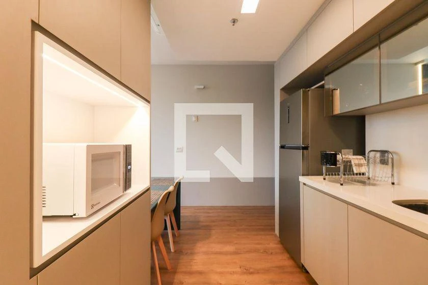 Furnished 1-bedroom apartment with open-plan kitchen — photo 17