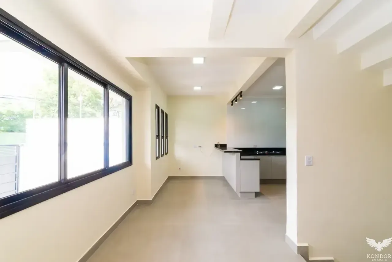 Unfurnished 230 m² house with 3 bedrooms and 2 parking spots — photo 9