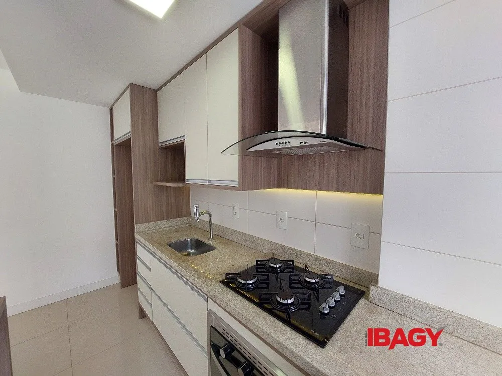 Balcony with a grill in a one-bedroom apartment, 39 m²