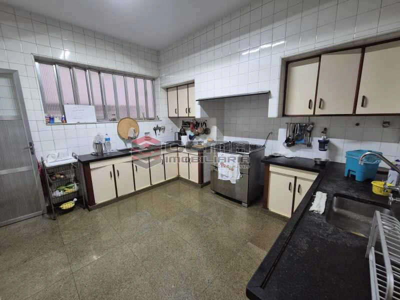Apartamento mobiliado com 4 quartos e varanda — photo 30