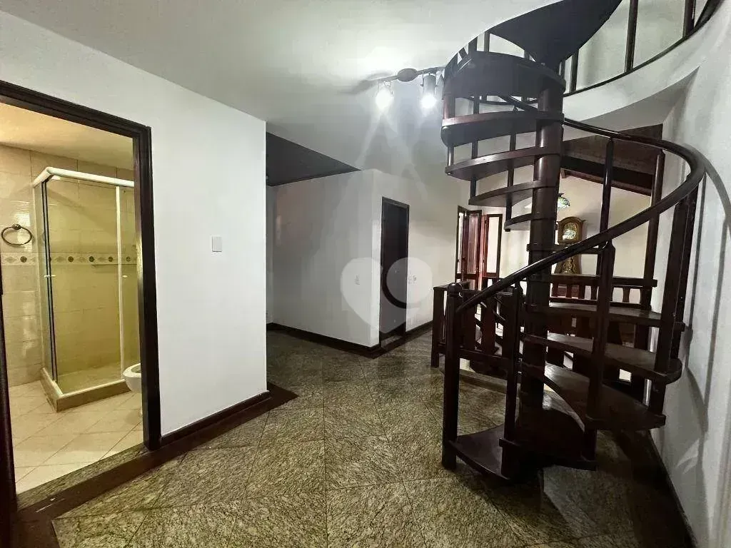 House with 3 bedrooms and 600 m², 4 parking spots — photo 50