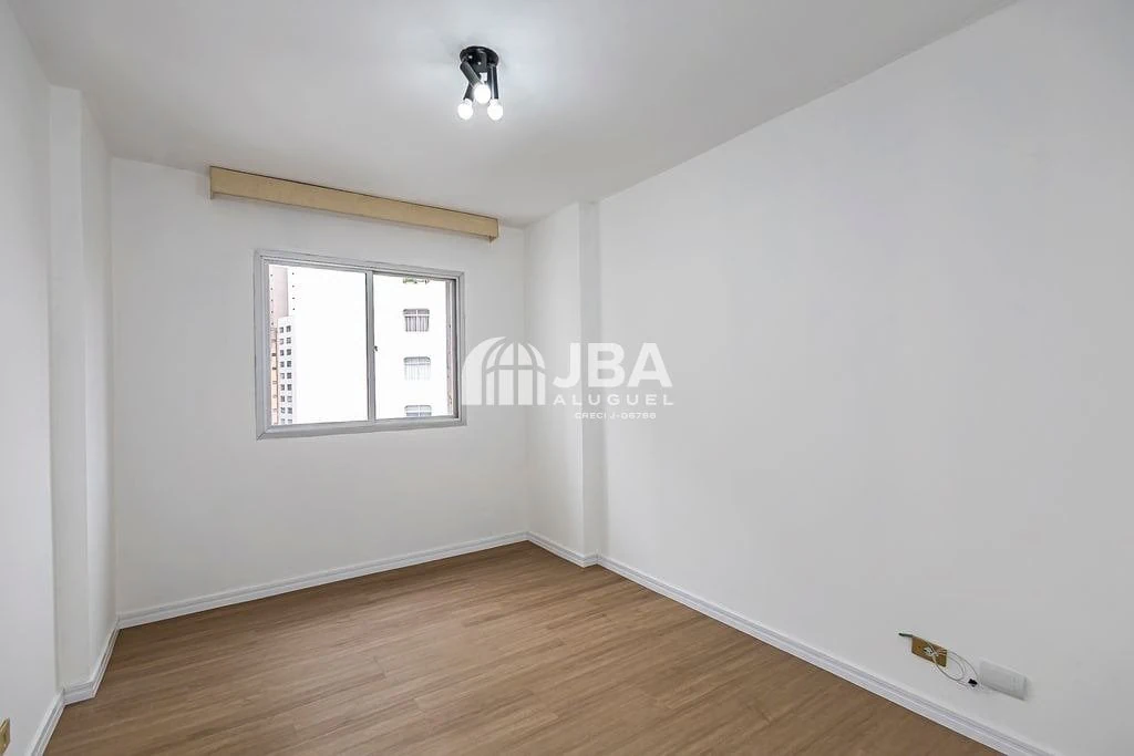 2-bedroom apartment with wood or laminate floors in Curitiba — photo 4