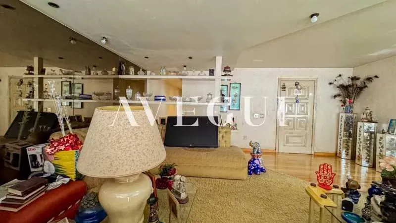 Residential apartment with 4 bedrooms and separate kitchen — photo 14