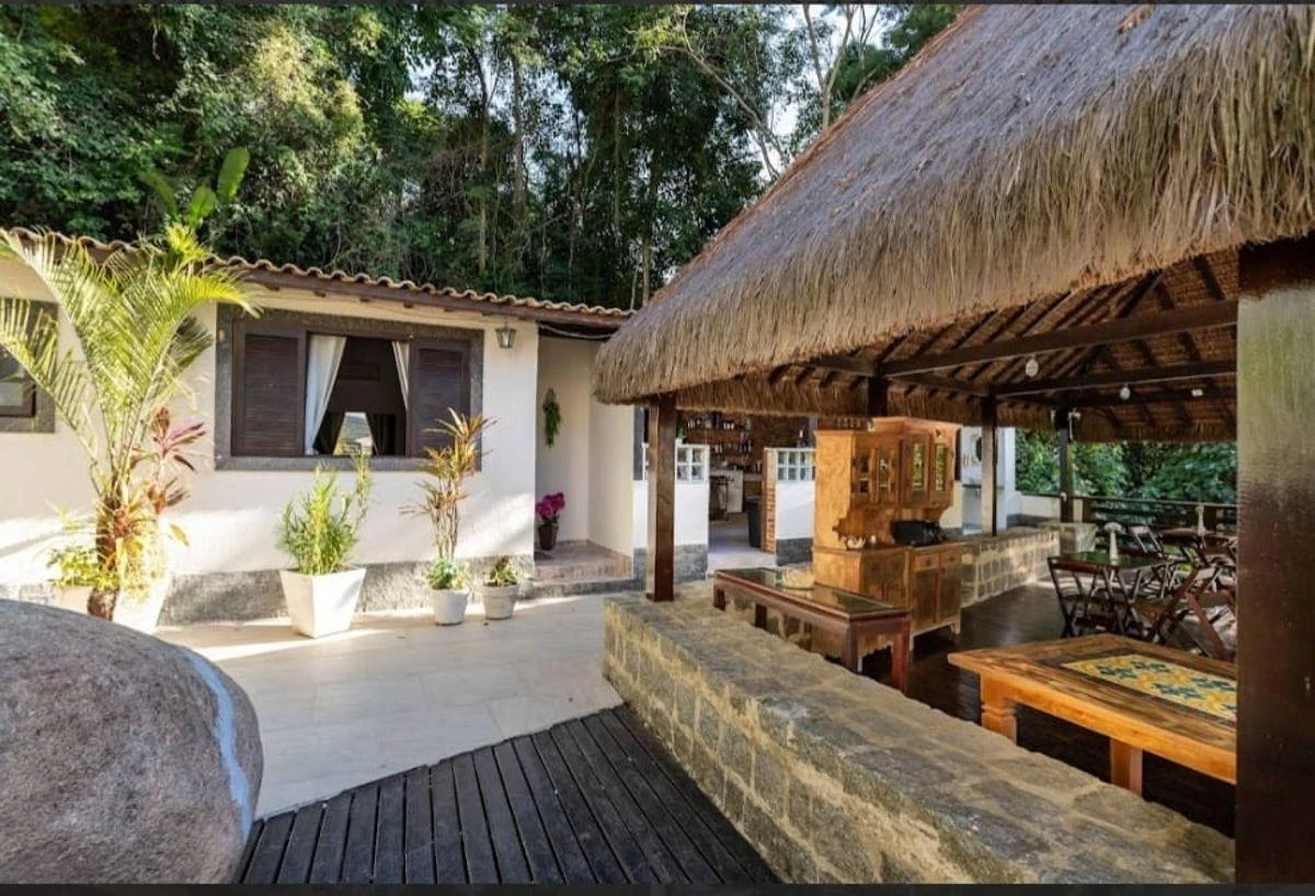 House with 8 bedrooms and 5 en-suites, 1500 m² — photo 21