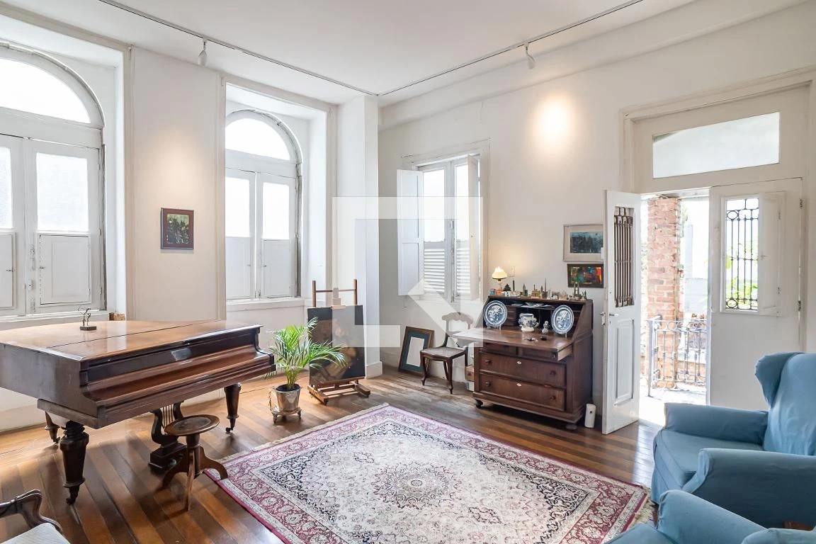 Furnished house, 300 m², with floor-to-ceiling windows — photo 15