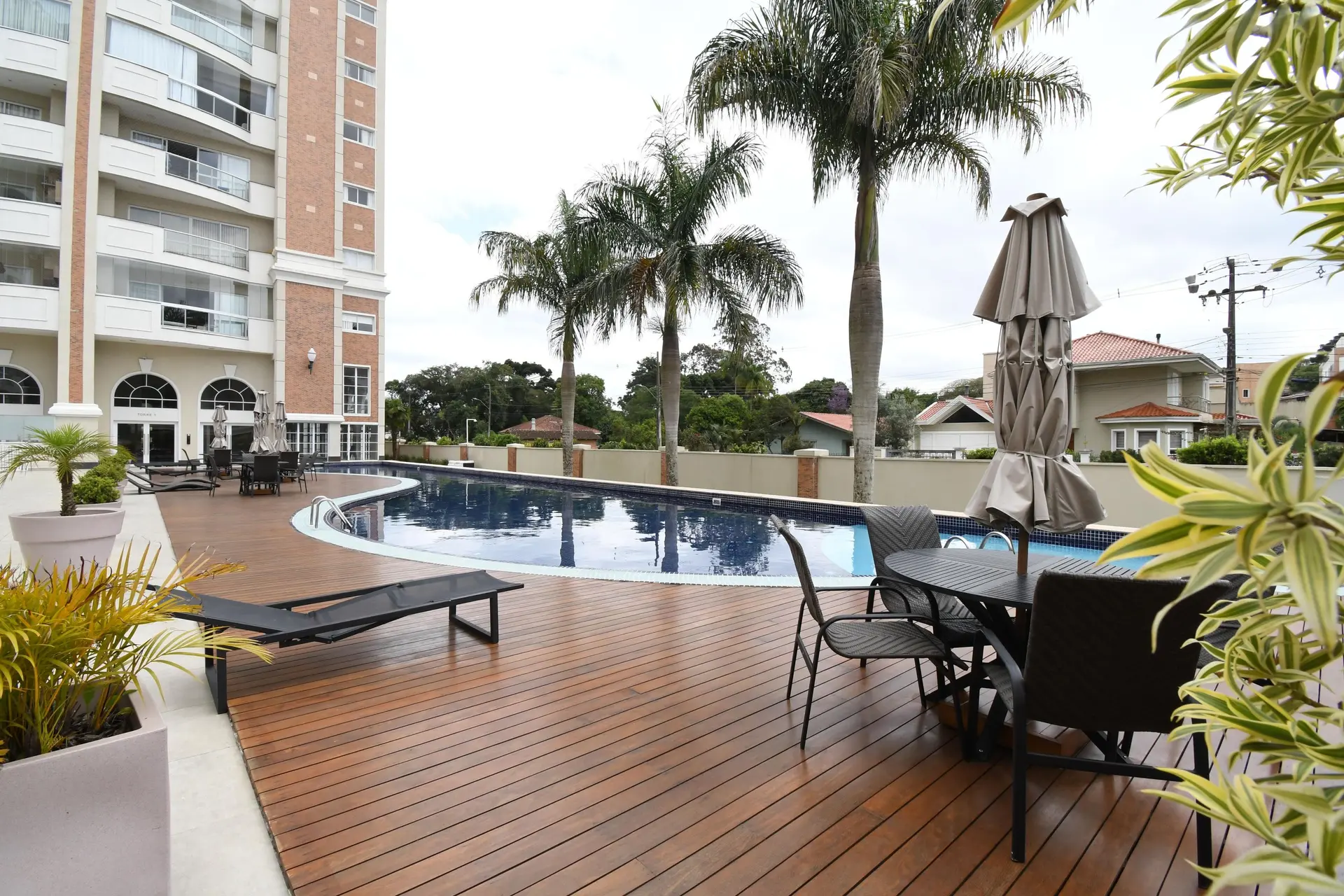 4-bedroom apartment with a dishwasher in Curitiba — photo 51
