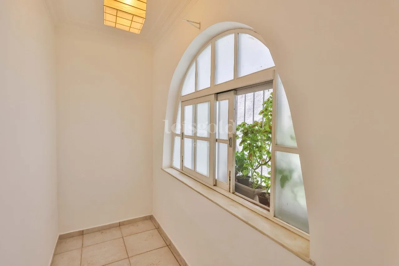 Ground-floor apartment with an enclosed winter balcony — photo 23