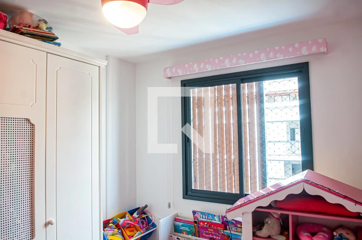 Walk-in closet in a 3-bedroom apartment, 130 m² — photo 18