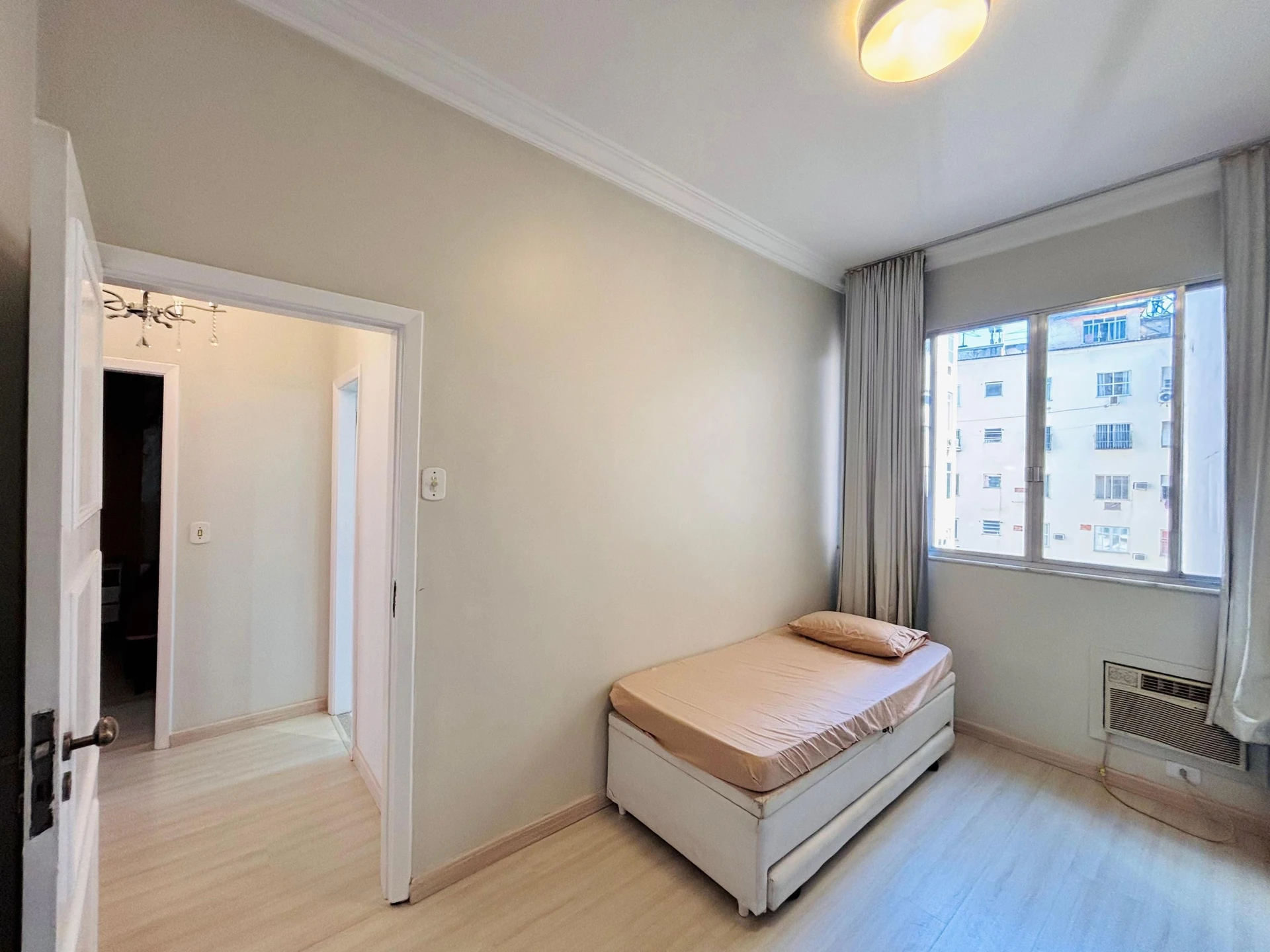 Mountain view in a 3-bedroom apartment, 120 m² — photo 21