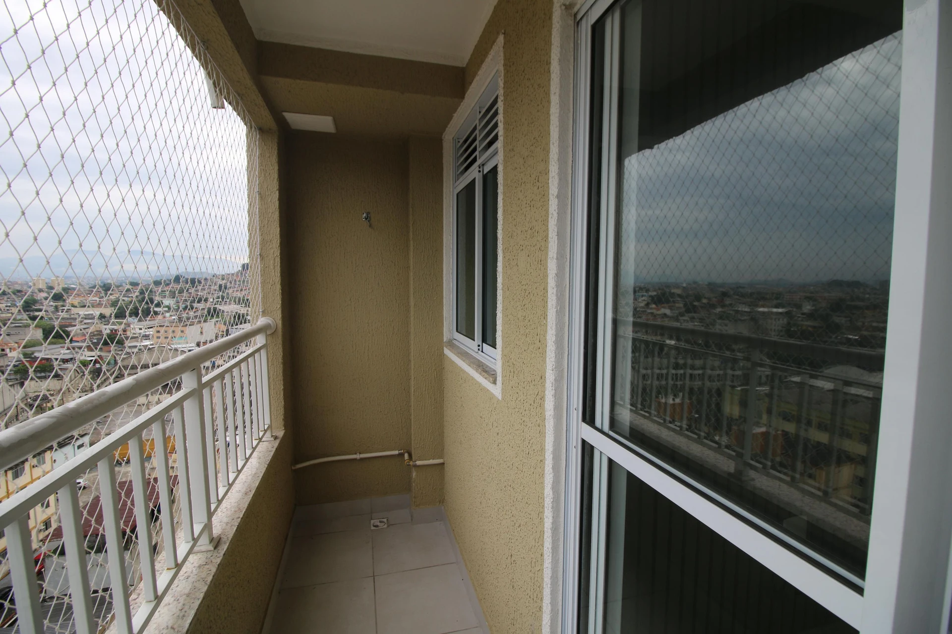2-bedroom apartment with a mountain view — photo 5