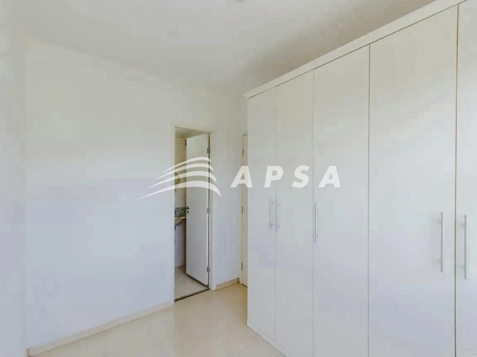 Unfurnished 2-bedroom apartment with a private BBQ — photo 12