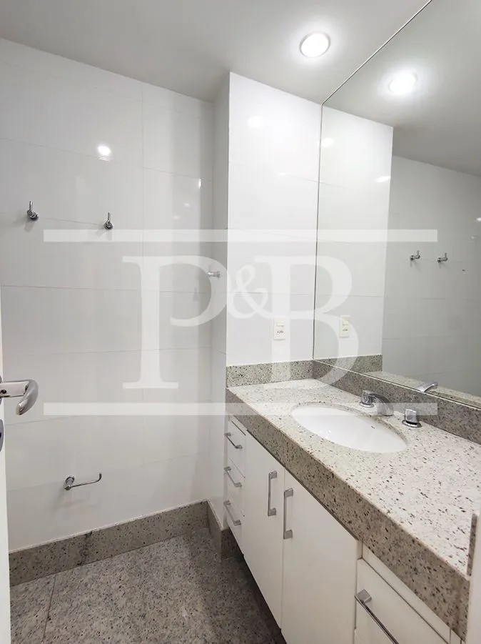 4-bedroom apartment with balcony, 300 m² — photo 21