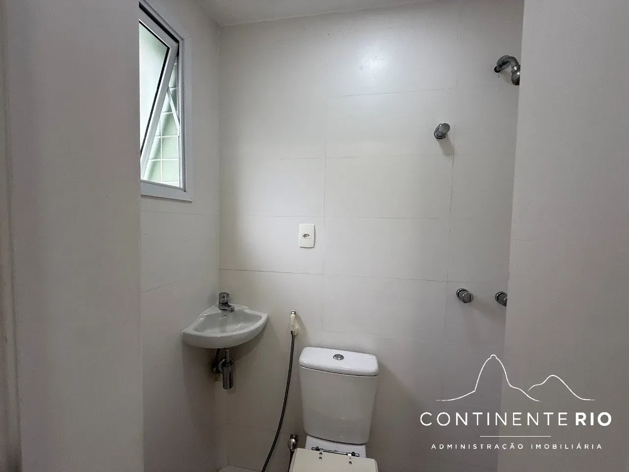 3-bedroom apartment with 4 bathrooms and a glass balcony — photo 24