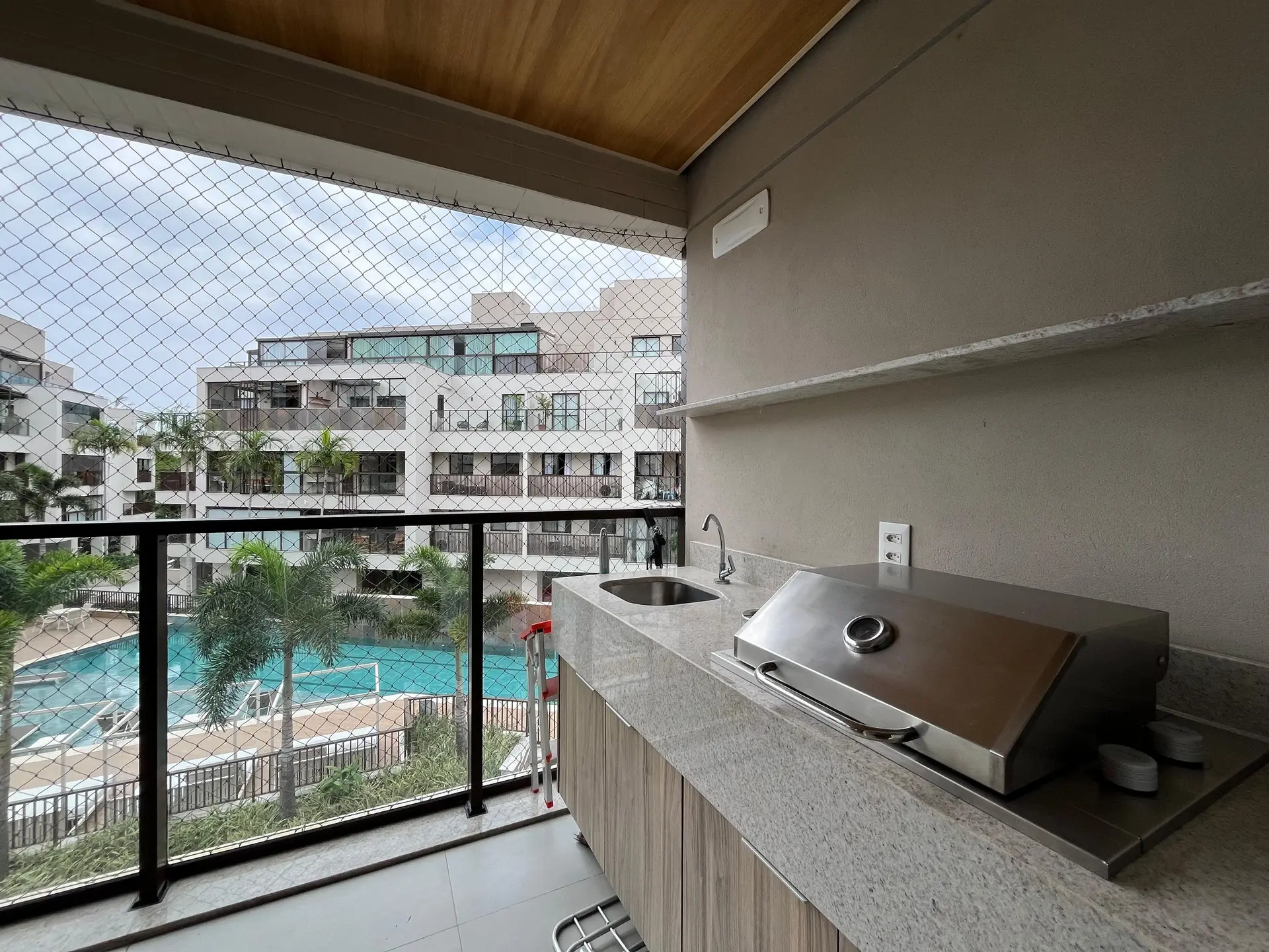 Furnished apartment, 89 m², with a glass-enclosed balcony — photo 13