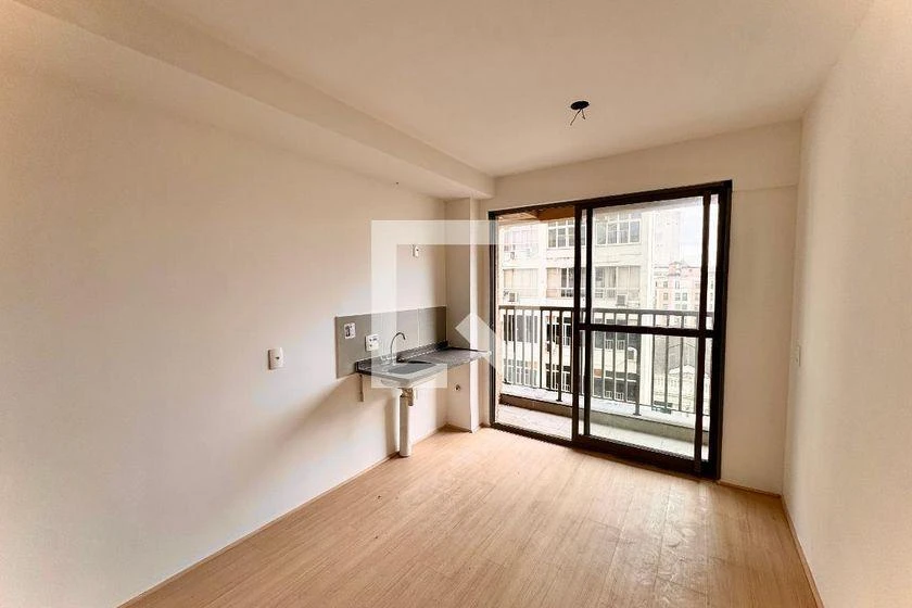 Balcony with a grill in a one-bedroom apartment, 33 m² — photo 10